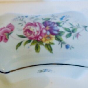 Hollohaza Hungary Porcelain Vintage Trinket /Dresser Box Beautiful Floral design